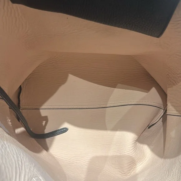 Cuyana Structured Black Leather Tote Bag - Like New! - Picture 15 of 16